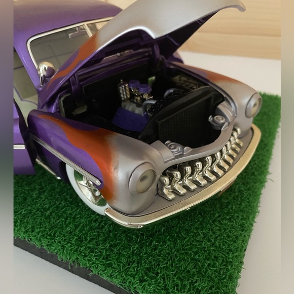 ERTL 1:18 Scale Diecast Car 1949 Mercury Lead Sled Coupe Purple with Flames - Picture 4 of 13